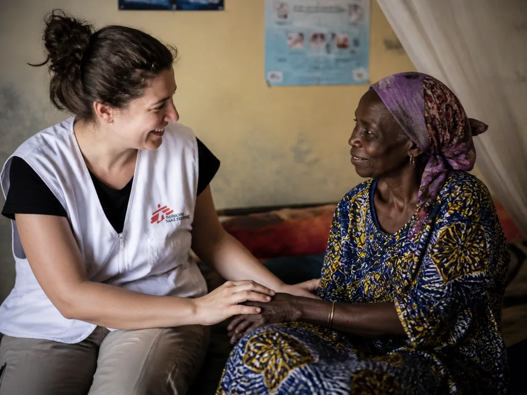 Faire de l’humanitaire dans la santé et le social : une idée, des avantages